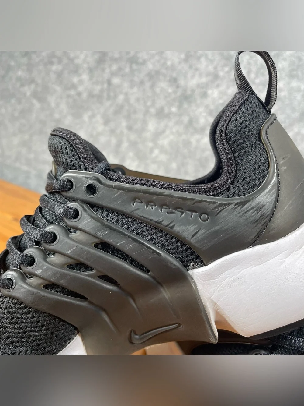 Nike Air Presto Womens Size 8 Black White Athletic Shoes Sneakers 878068-001